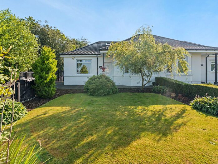 2 Bedroom Semi-Detached Bungalow For Sale In Lochend Road, Gartcosh, G69