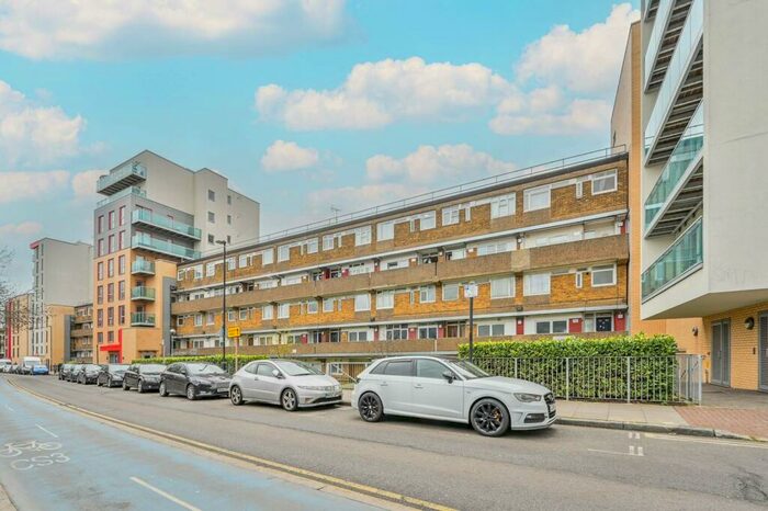 3 Bedroom House To Rent In Cable Street, Shadwell, London, E1