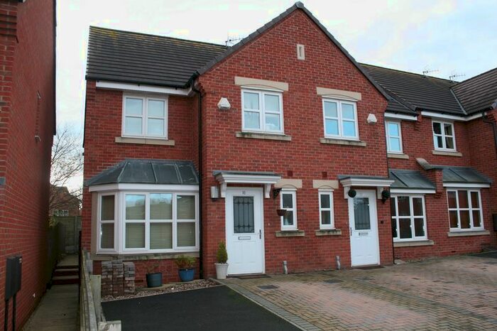 3 Bedroom Terraced House To Rent In All Saints Place, Bromsgrove, B61