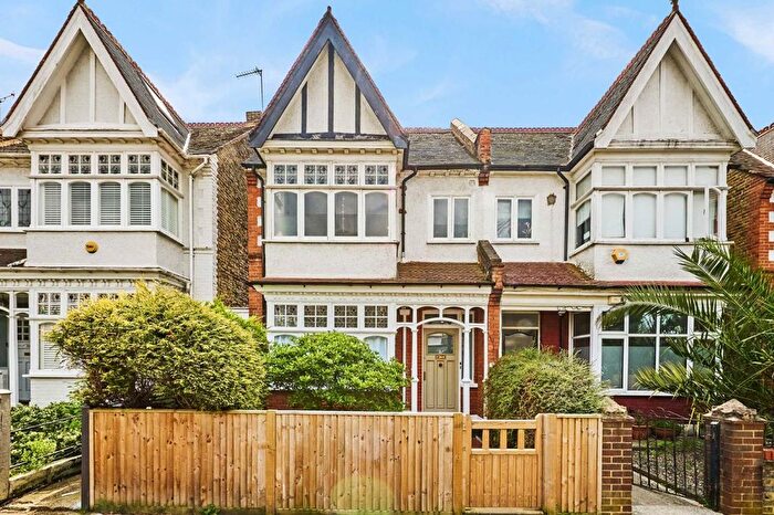 2 Bedroom Flat To Rent In Wyatt Park Road, London, SW2