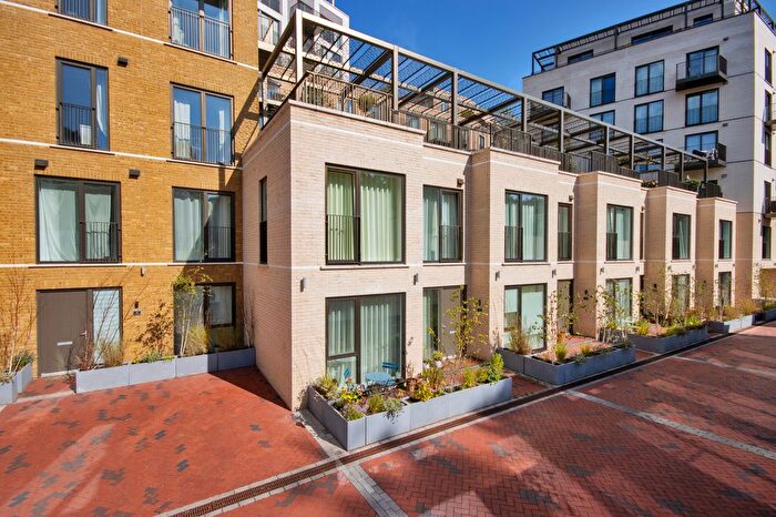 2 Bedroom Mews To Rent In Linden Close, Tunbridge Wells, TN4