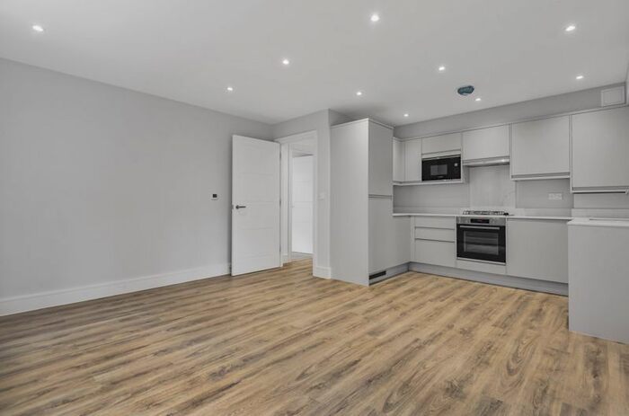 2 Bedroom Flat To Rent In Foxley Lane, Purley, CR8