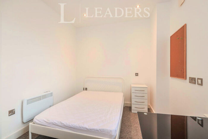 4 Bedroom Flat To Rent In Rockingham Lane, Sheffield, South Yorkshire, S1