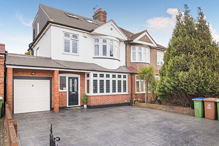 4 Bedroom Semi Detached House For Sale In Upton Road, Bexleyheath, DA6