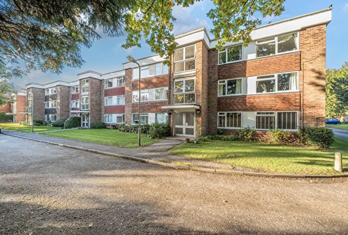 2 Bedroom Flat For Sale In Doods Park Road, Reigate, Surrey, RH2