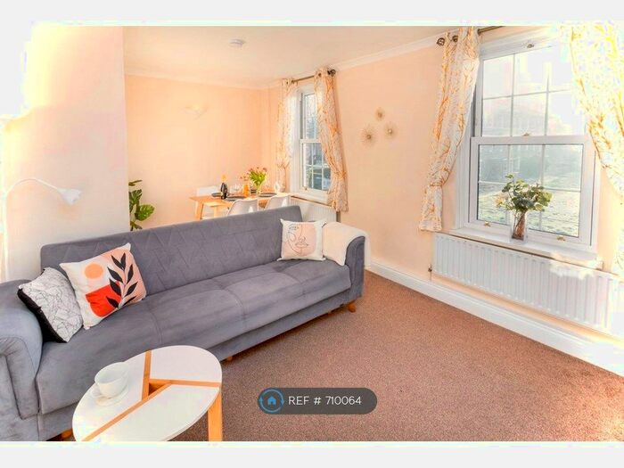 2 Bedroom Maisonette To Rent In Merryfield, London, SE3