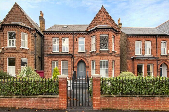 1 Bedroom Flat To Rent In Palace Road, London, SW2