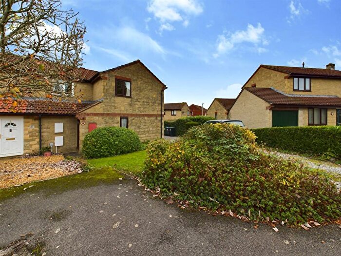 3 Bedroom Semi-Detached House For Sale In Wenhill Heights, Calne, SN11