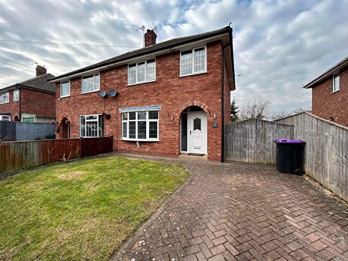 3 Bedroom Semi-Detached House To Rent In Holmes Close, Louth, LN11
