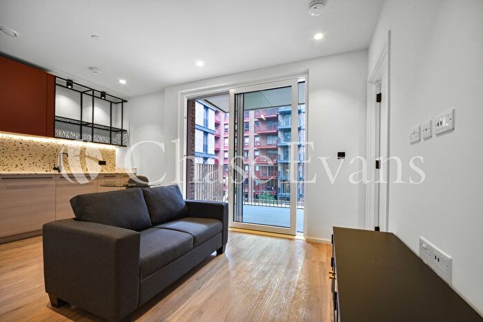 1 Bedroom Flat To Rent In Iris House, Poplar Riverside, Hemlock Street, Poplar, London, E14
