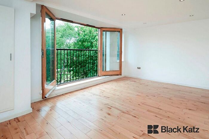 2 Bedroom Flat To Rent In Leathermarket Street, London, SE1