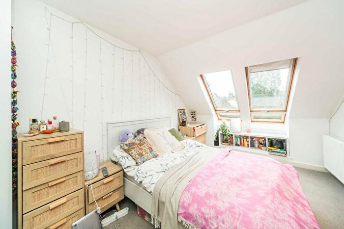 3 Bedroom Flat To Rent In Queens Road, Queens Road, KT2