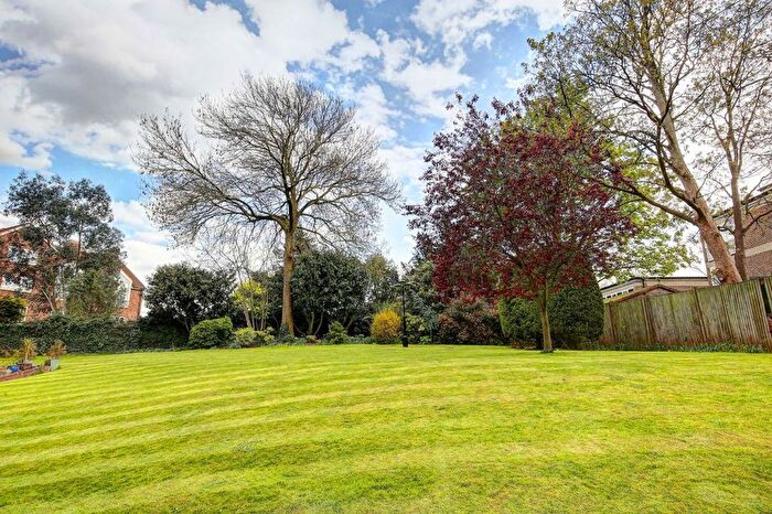 2 Bedroom Flat To Rent In Augustus Road, Wimbledon, SW19