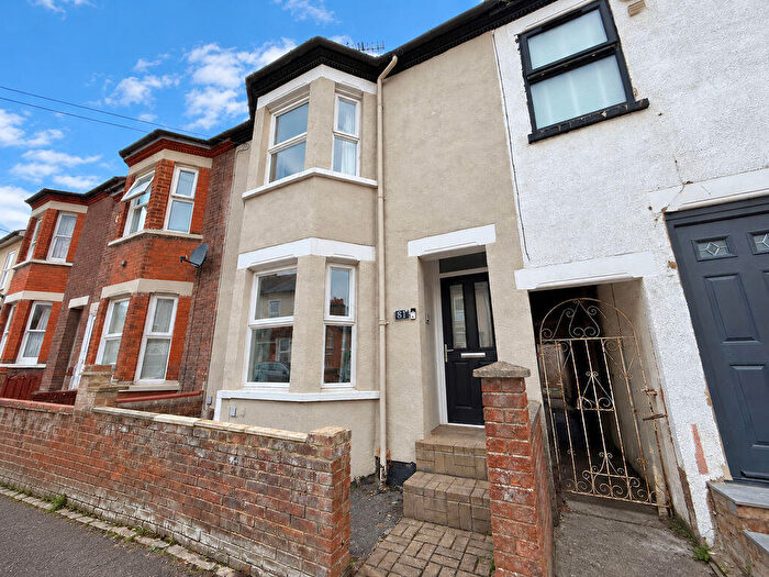 2 Bedroom Terraced House For Sale In Waterlow Road, Dunstable, LU6