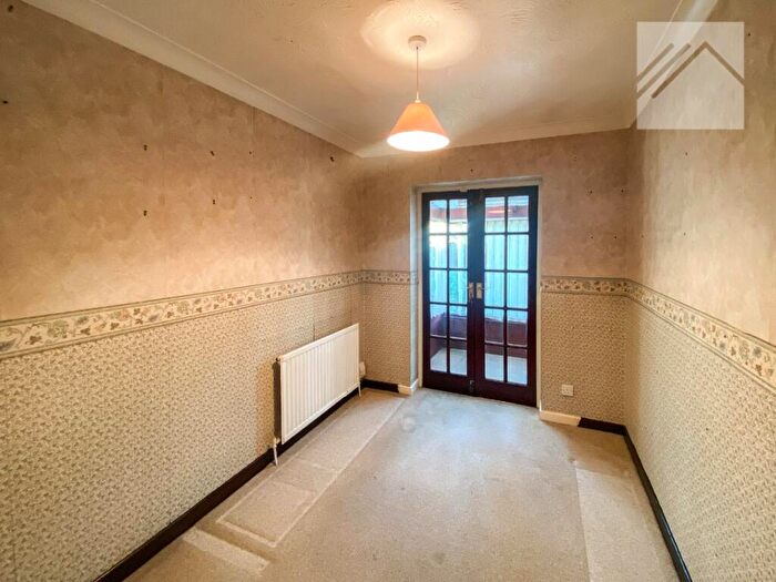 2 Bedroom Bungalow For Sale In Waarem Avenue, Canvey Island, SS8