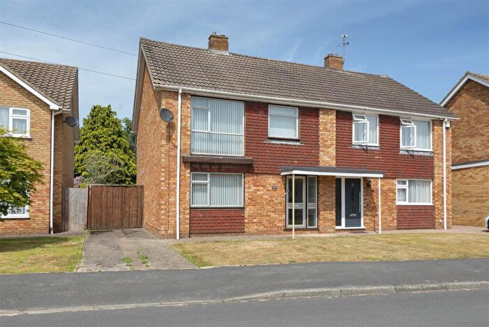 3 Bedroom Semi Detached House For Sale In Broomshaw Road, Barming, ME16
