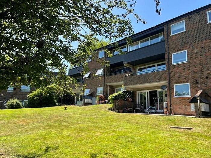 2 Bedroom Apartment For Sale In Lance Croft, New Ash Green, DA3