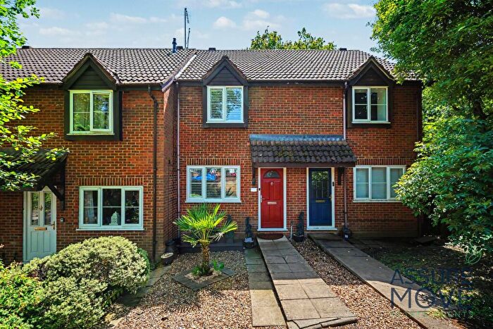 2 Bedroom Terraced House For Sale In Boleyn Way, Barnet, EN5