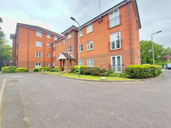 Apartment To Rent In Scholars Way, Romford, RM2