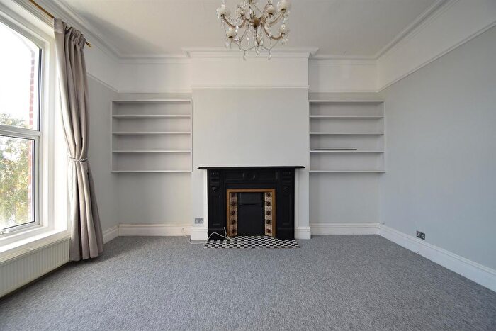 3 Bedroom Flat To Rent In Priory Avenue, Hastings, TN34