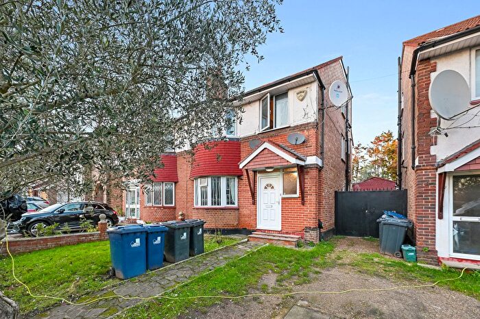 4 Bedroom Semi Detached House For Sale In Bowes Road, London, W3