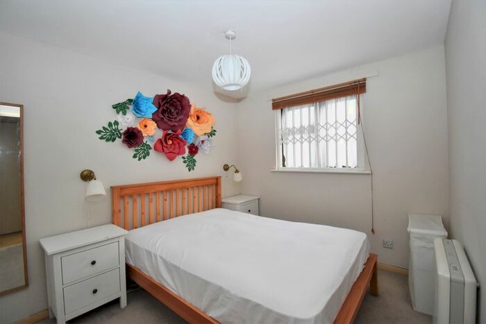 1 Bedroom Flat To Rent In Woodrush Close, London, SE14