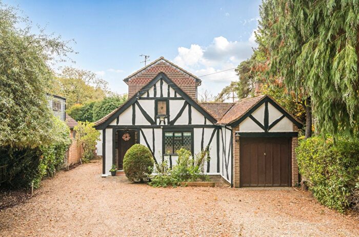 4 Bedroom Detached House For Sale In Tudor Cottage, Bucknalls Lane, Watford, WD25