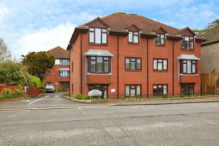 2 Bedroom Flat For Sale In Stratford Road, Salisbury, SP1