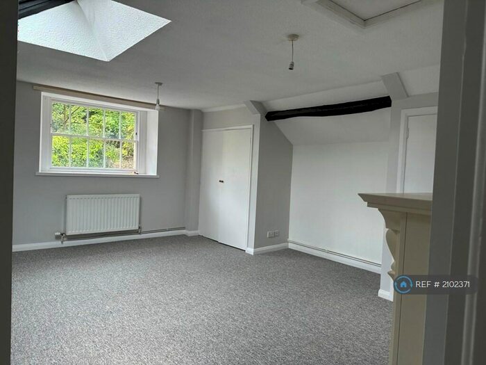 2 Bedroom Flat To Rent In St. Sales House, Shepton Mallet, BA4