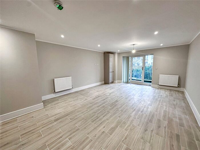 1 Bedroom Flat To Rent In Reddington Drive, Slough, Buckinghamshire, SL3