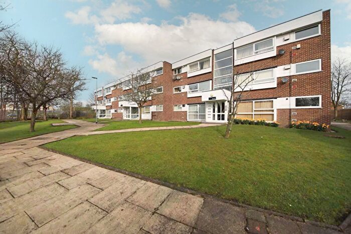 2 Bedroom Flat To Rent In The Moorlands, Off Shadwell Lane, Alwoodley, Leeds, LS17