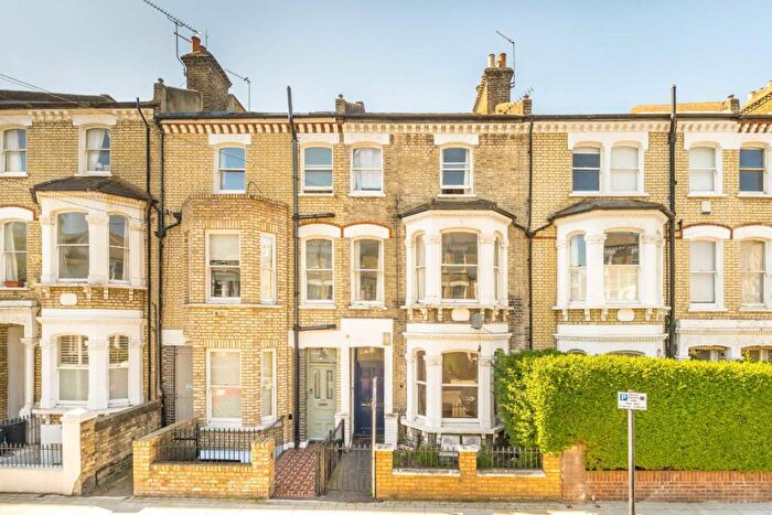 2 Bedroom Flat For Sale In Almeric Road, London, SW11