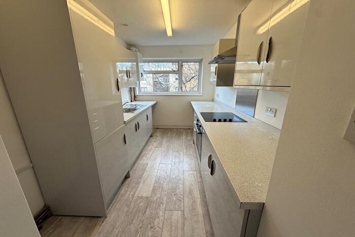 2 Bedroom Flat To Rent In White Gates, DA14