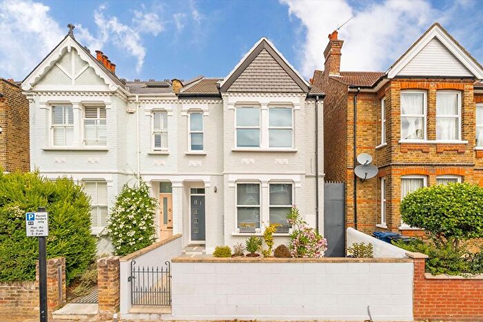 3 Bedroom Flat For Sale In Murray Road, Ealing, W5