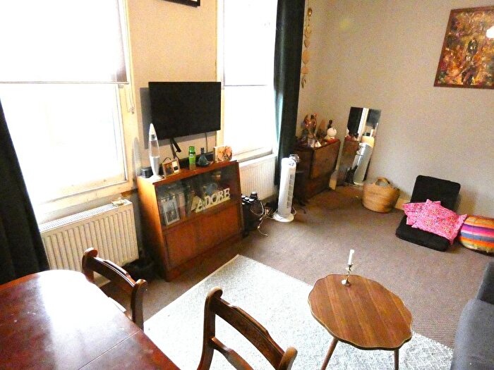 1 Bedroom Flat To Rent In Roman Road, London, E3
