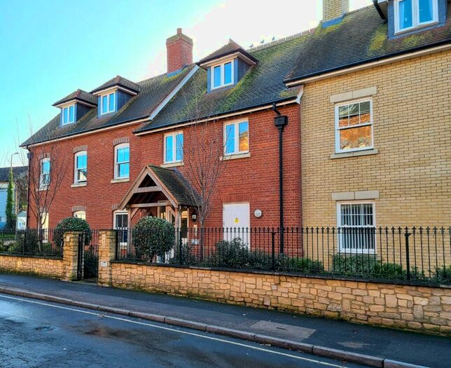 1 Bedroom Retirement Property For Sale In Church Street, Wantage, Oxfordshire, OX12