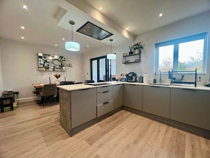 5 Bedroom Semi-Detached House To Rent In Alandale Drive, Pinner, HA5
