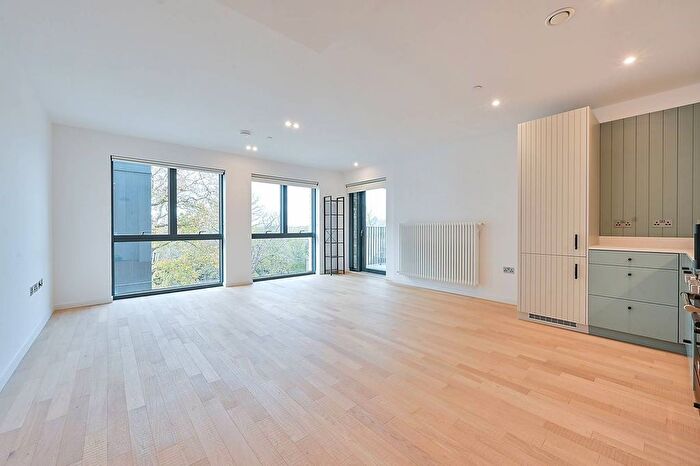 1 Bedroom Flat To Rent In Calville House, Brentford, London, TW8