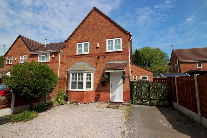 3 Bedroom Semi-Detached House To Rent In Isis Close, Salford M7