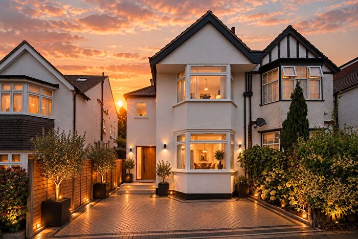 5 Bedroom Semi-Detached House For Sale In St Johns Road, London, NW11