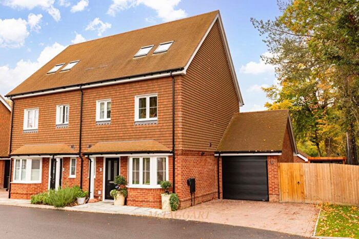 4 Bedroom Semi-Detached House For Sale In Sinden Heath, East Grinstead, RH19