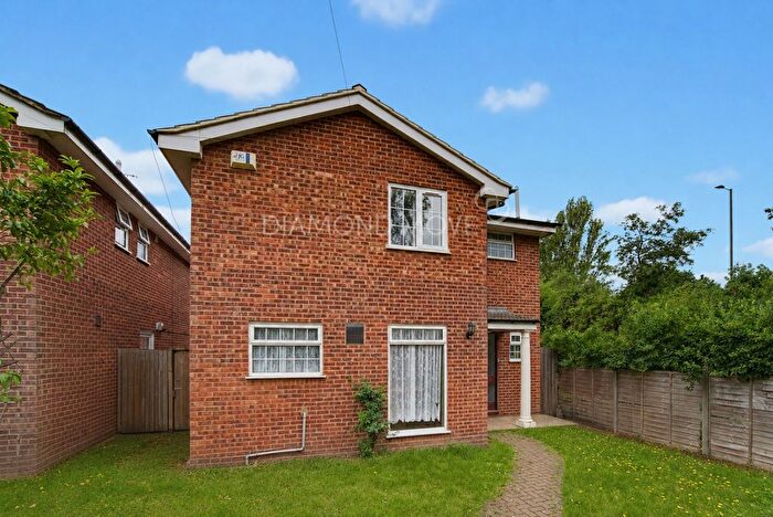 4 Bedroom Detached House For Sale In Conway Road, Whitton, TW4