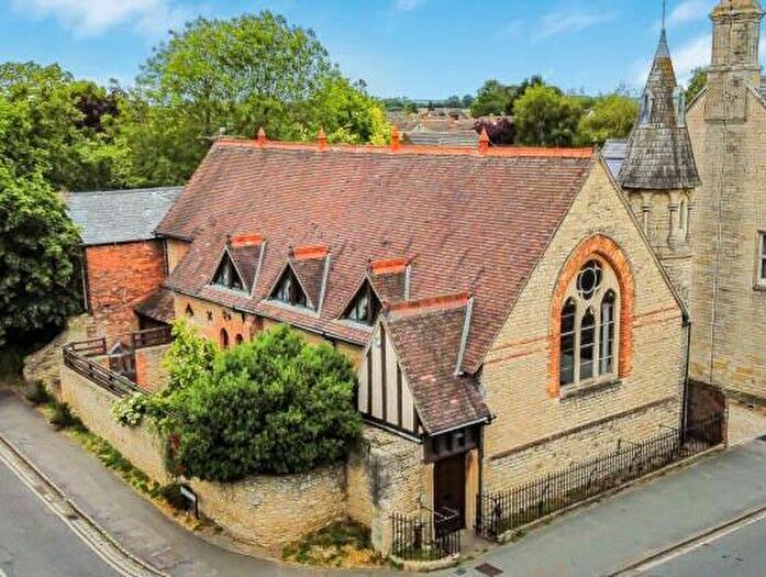 5 Bedroom Detached House To Rent In Mill Street, OX29