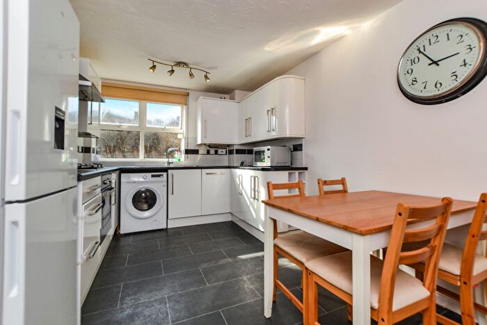 2 Bedroom Flat To Rent In Scarbrook Road, CR0