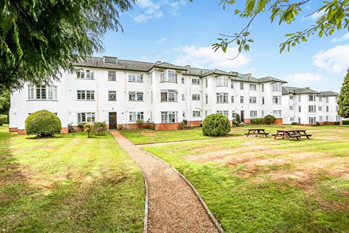 2 Bedroom Apartment For Sale In Brighton Road, Sutton, SM2