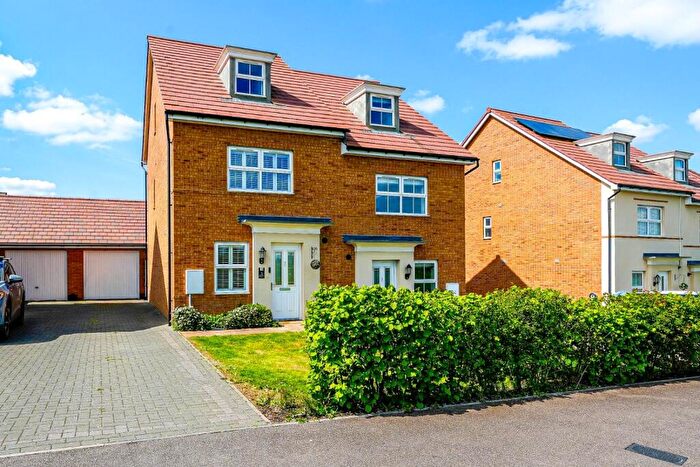 3 Bedroom Semi Detached House For Sale In Briggington Way, Leighton Buzzard, LU7