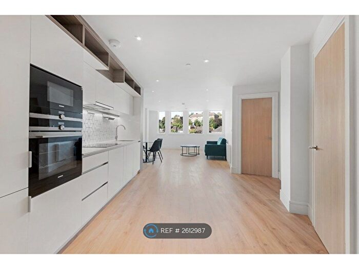 2 Bedroom Flat To Rent In Capella Court, Purley, CR8