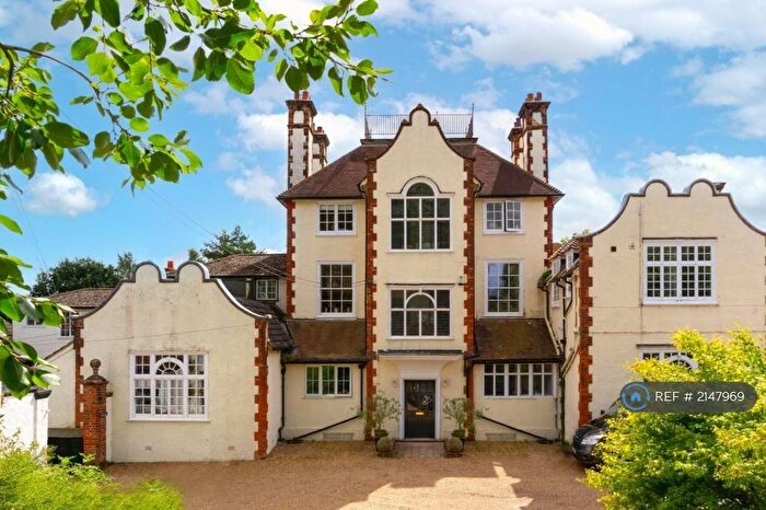 3 Bedroom Flat To Rent In Gatton Park, Reigate, RH2