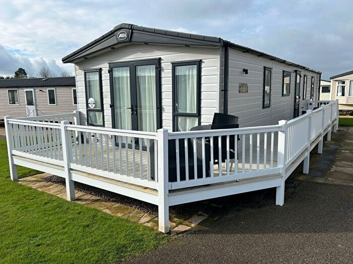2 Bedroom Mobile/park Home For Sale In Butt Lane, Burgh Castle, NR31
