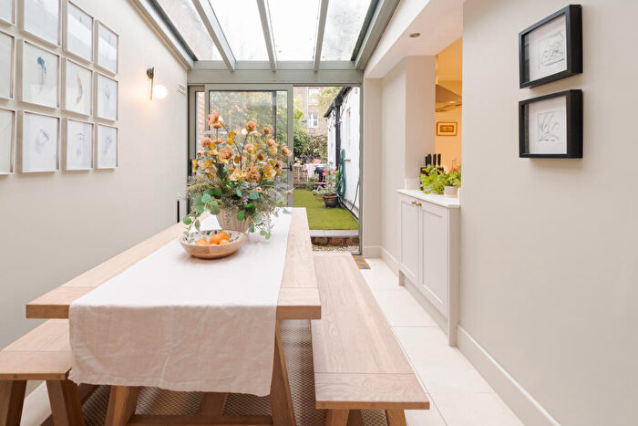 2 Bedroom Flat For Sale In Eburne Road, London, N7